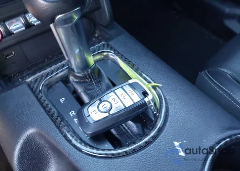 2021 Ford Mustang Ecoboost Premium z USA, uszkodzony, nr VIN 1FATP8UH6M5100934